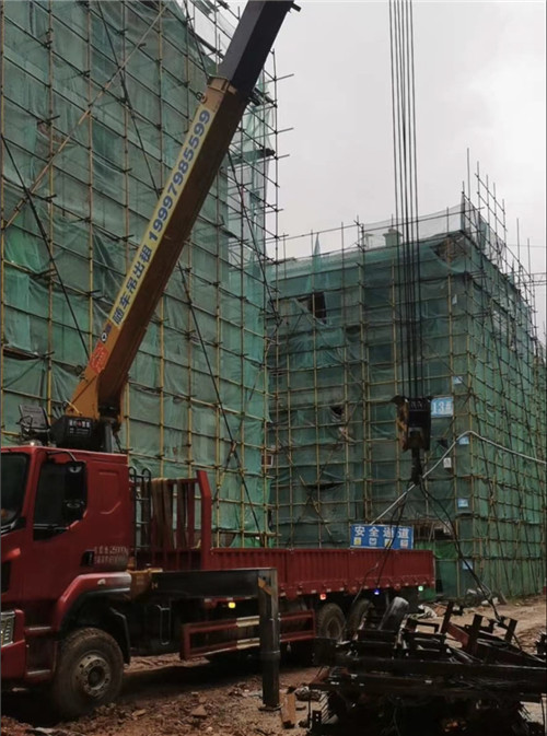 弓长岭区“慢工细活”—— 吊车的 “微动控制” 技术