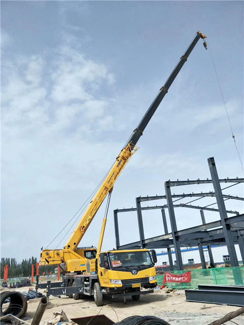 弓长岭区超高层建筑钢结构吊装案例